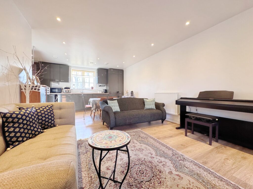 Ashridge Close - London - Finchley - N3