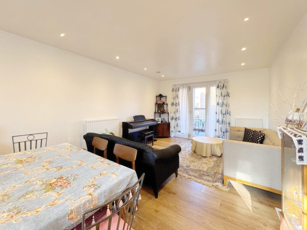 Ashridge Close - London - Finchley - N3