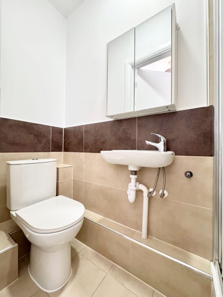 West Hendon Broadway - London - Middlesex - NW9