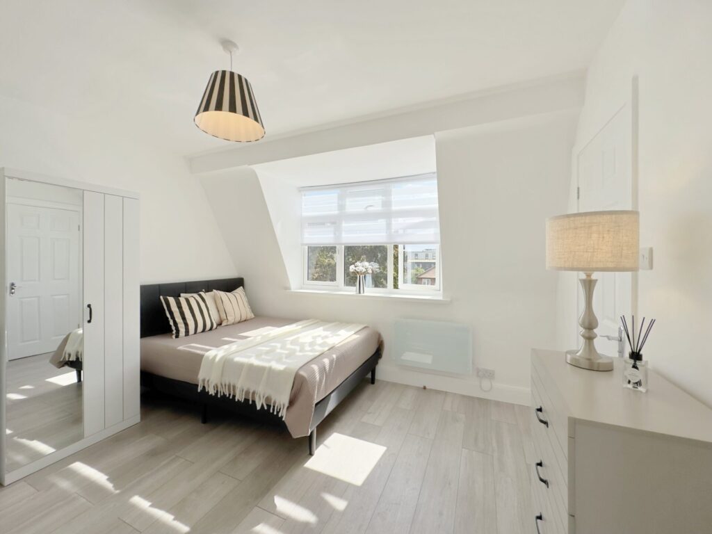 Station Parade - Canons Park - Middlesex - HA8