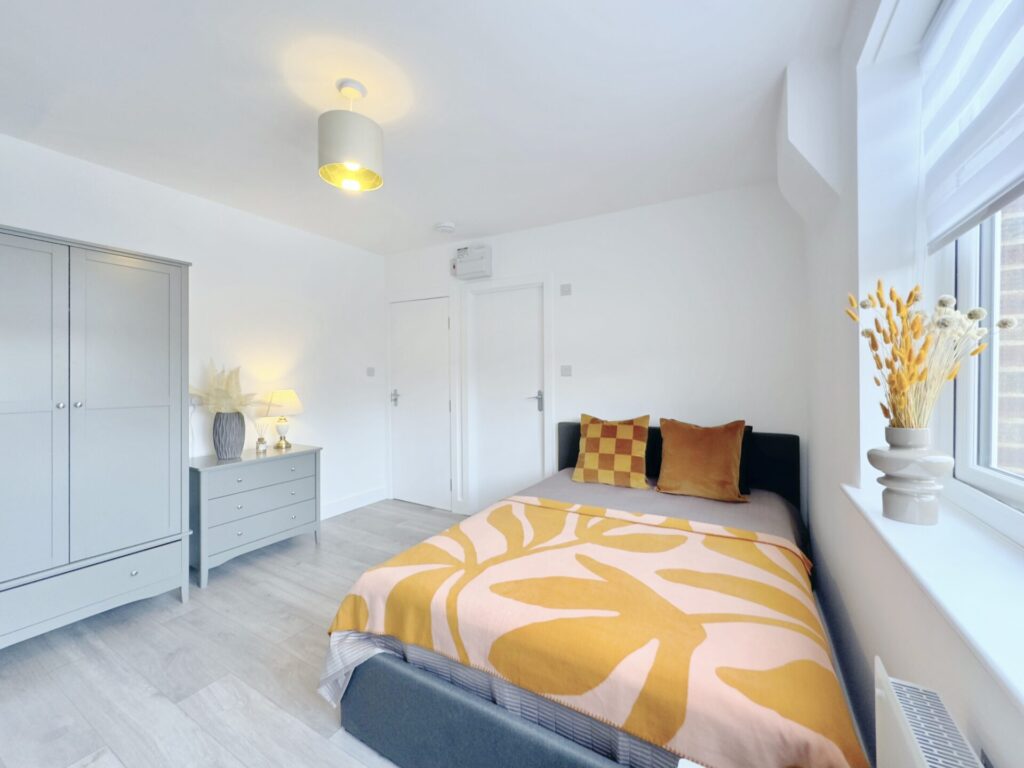 Station Parade - Canons Park - Middlesex - HA8