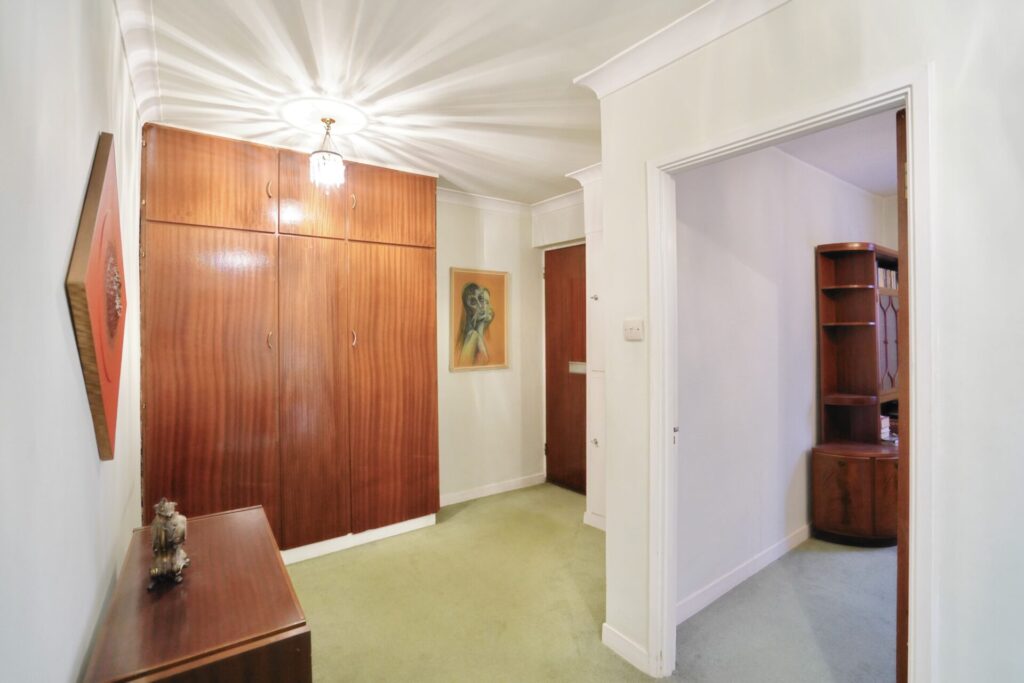 High Mount - London - Hendon - NW4