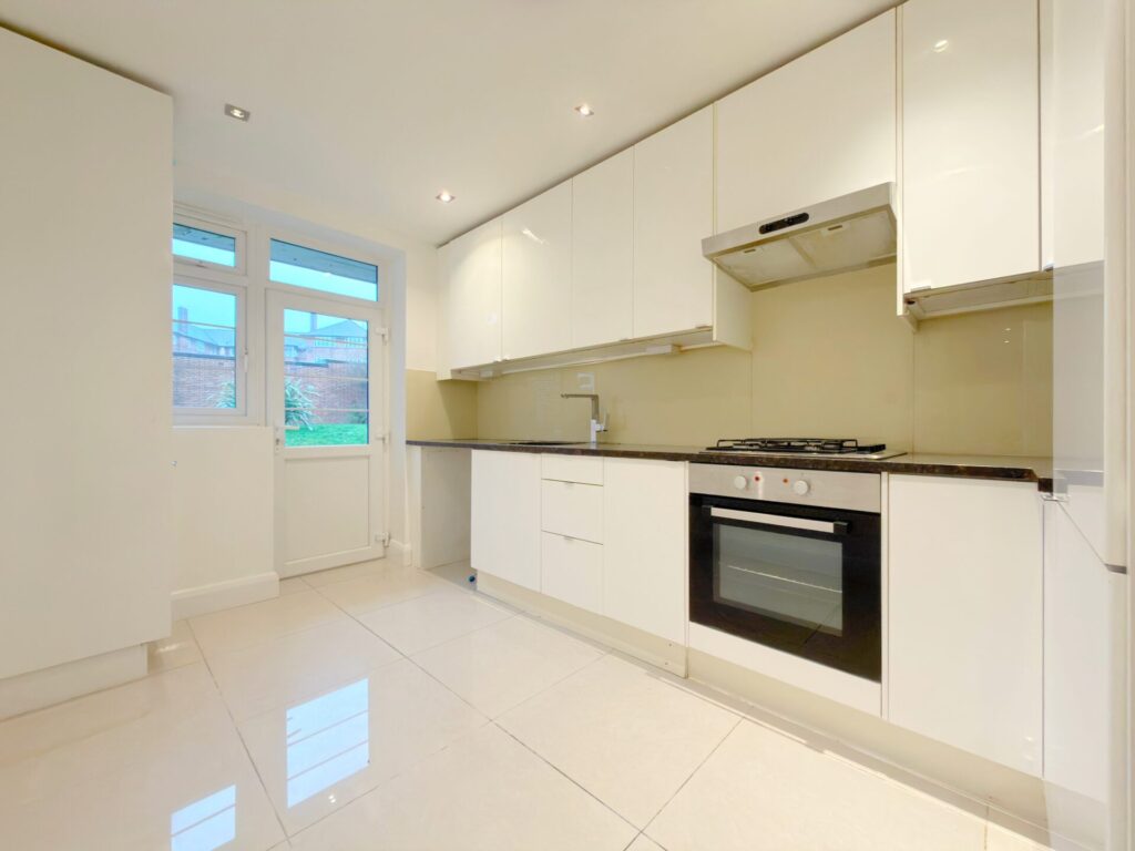 Beaufort Park - London - London - NW11