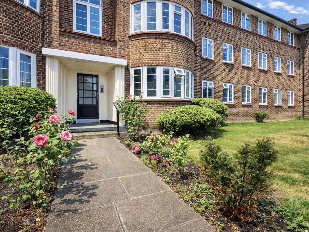 Beaufort Park - London - London - NW11