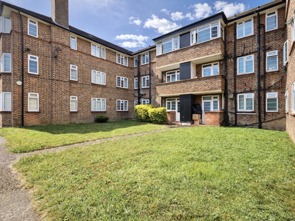 Beaufort Park - London - London - NW11