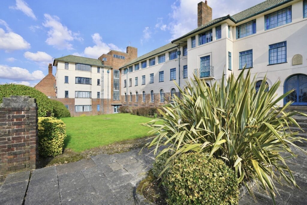 The Pantiles - Golders Green - London - NW11