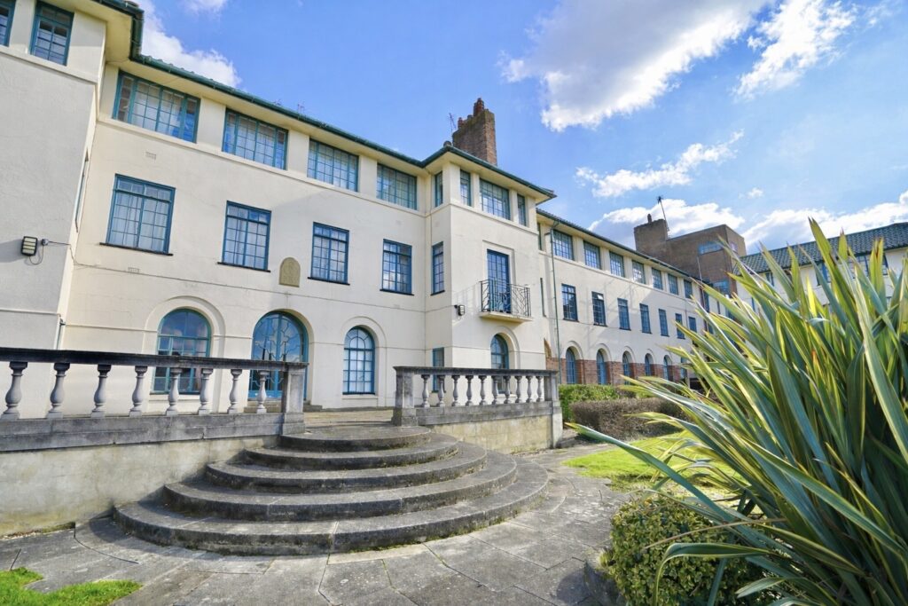 The Pantiles - Golders Green - London - NW11