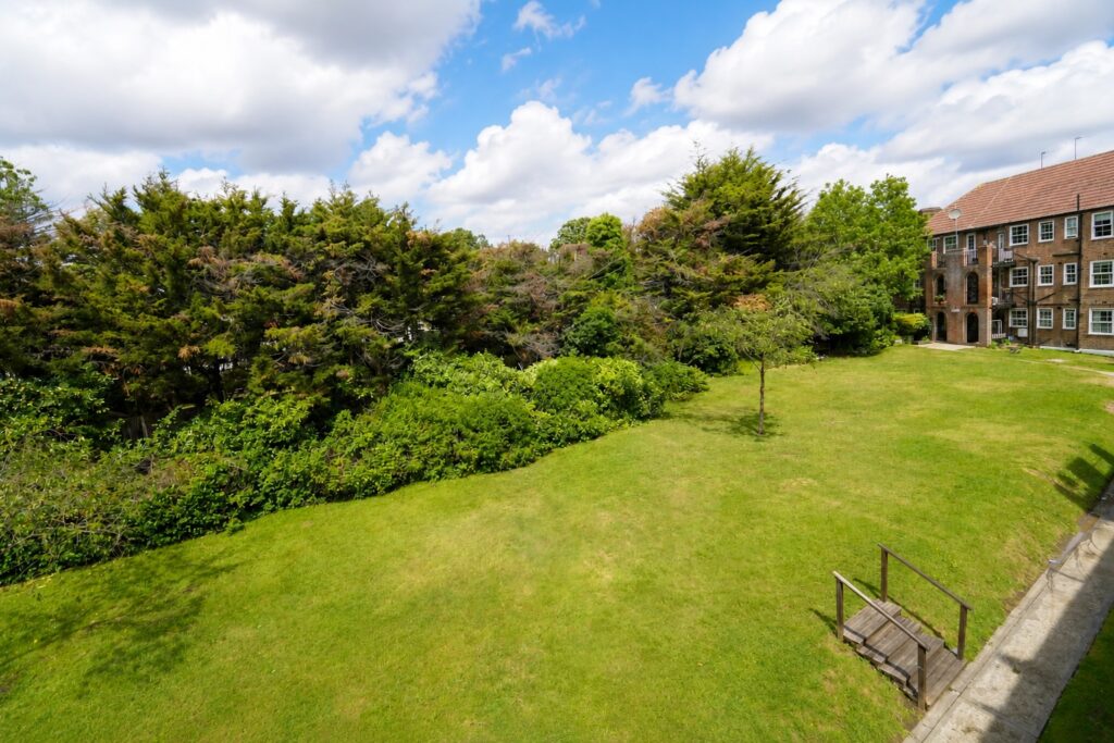 Queensborough Court - London - Finchley - N3
