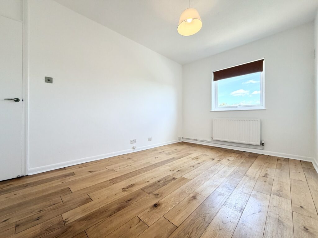 Rowlands Close - London - Mill Hill - NW7