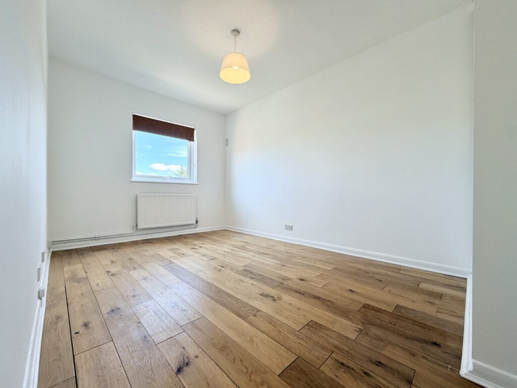 Rowlands Close - London - Mill Hill - NW7
