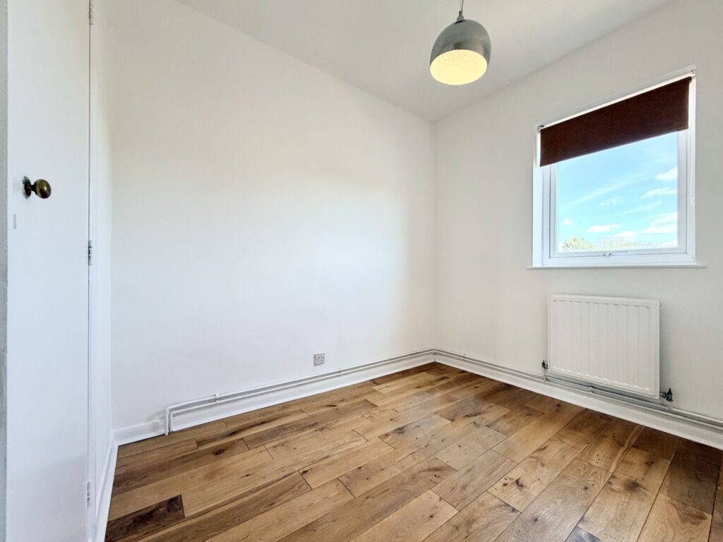 Rowlands Close - London - Mill Hill - NW7
