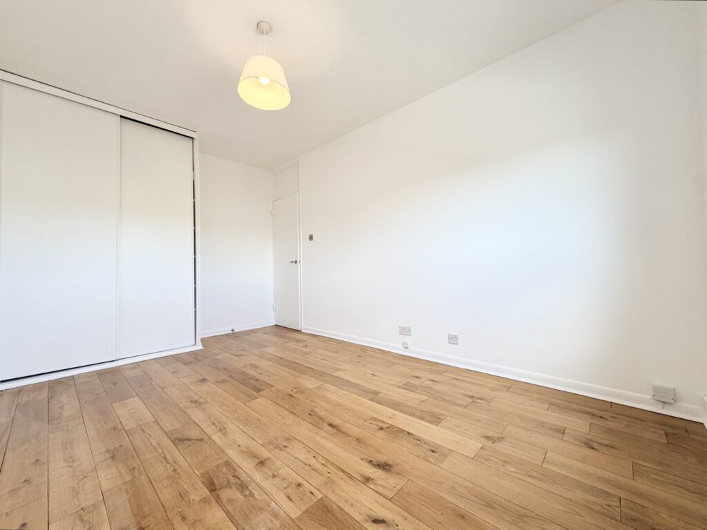 Rowlands Close - London - Mill Hill - NW7