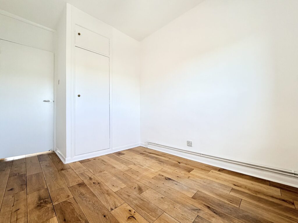 Rowlands Close - London - Mill Hill - NW7