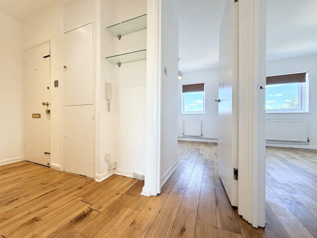 Rowlands Close - London - Mill Hill - NW7