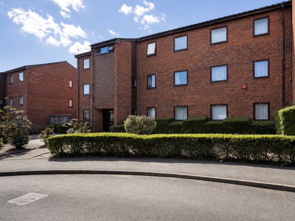 Rowlands Close - London - Mill Hill - NW7