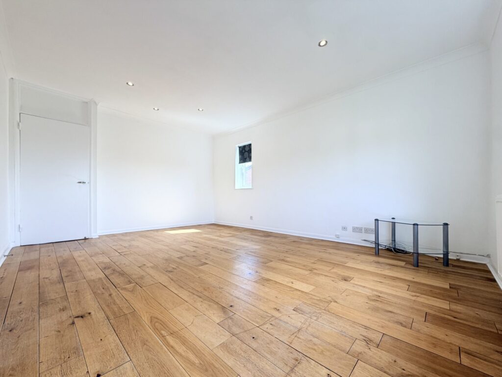 Rowlands Close - London - Mill Hill - NW7